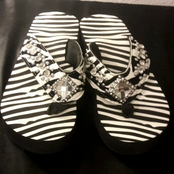 Isabella Shoes - 💙2for$35💙Bling Sandals